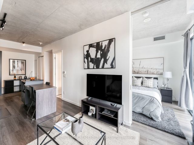 310 - 7 Smith Cres