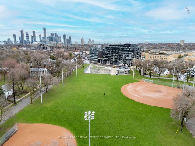 310 - 7 Smith Cres