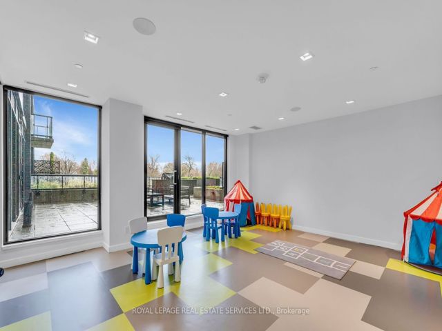 310 - 7 Smith Cres
