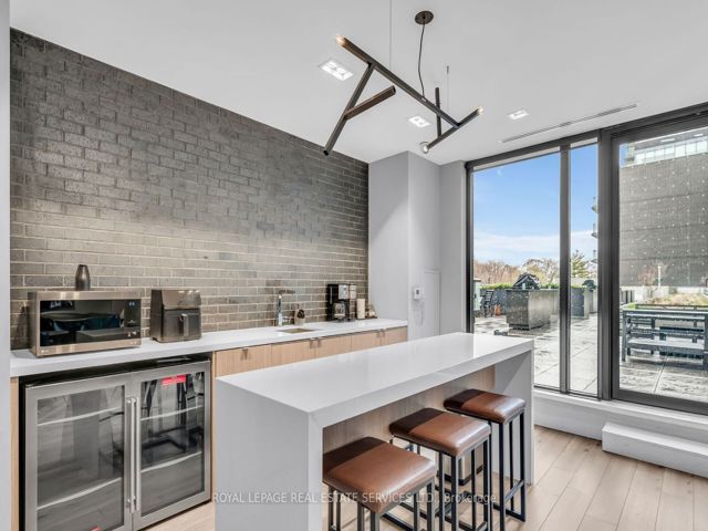 310 - 7 Smith Cres