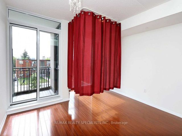 216 - 800 Lawrence Ave W