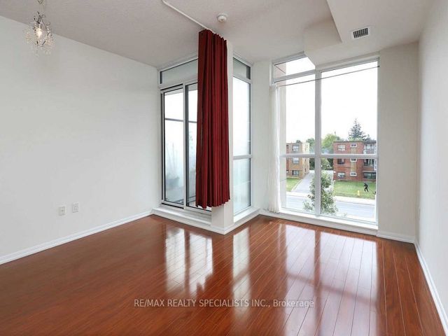 216 - 800 Lawrence Ave W