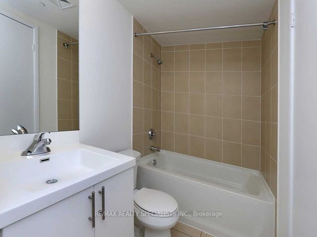 216 - 800 Lawrence Ave W