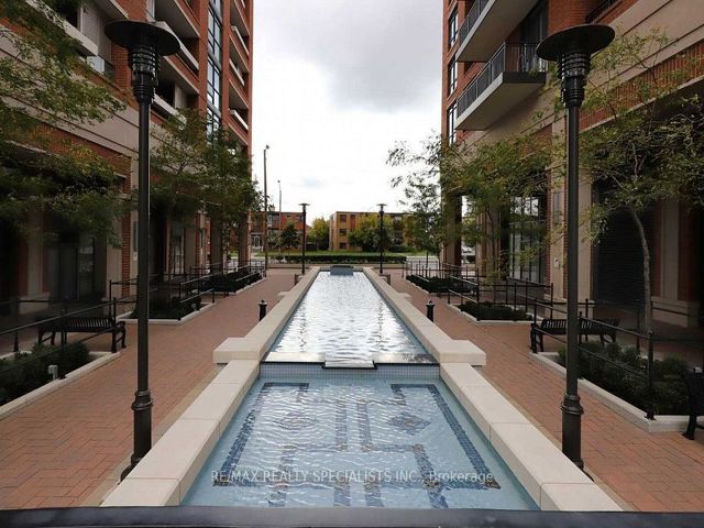 216 - 800 Lawrence Ave W