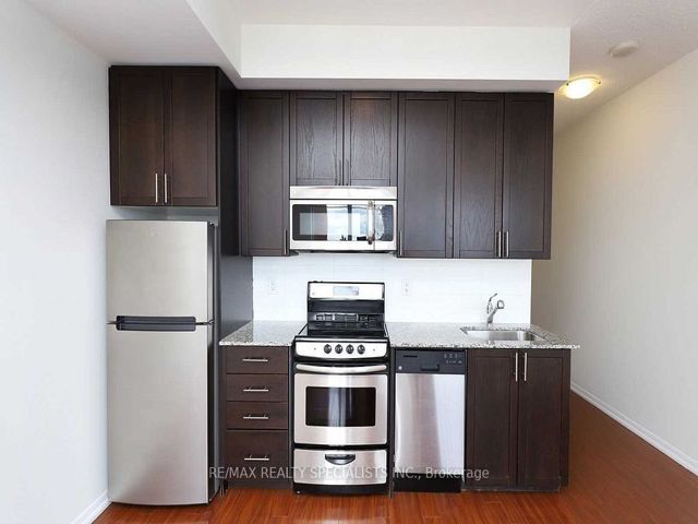 216 - 800 Lawrence Ave W