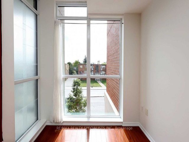 216 - 800 Lawrence Ave W