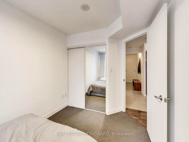 406 - 816 Lansdowne Ave