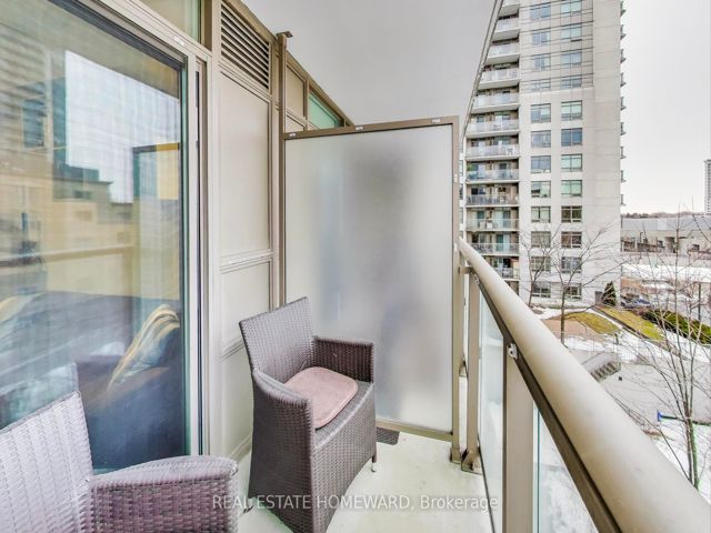 406 - 816 Lansdowne Ave