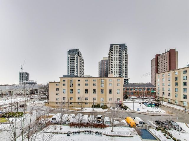 406 - 816 Lansdowne Ave