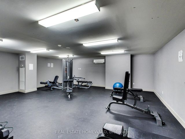406 - 816 Lansdowne Ave