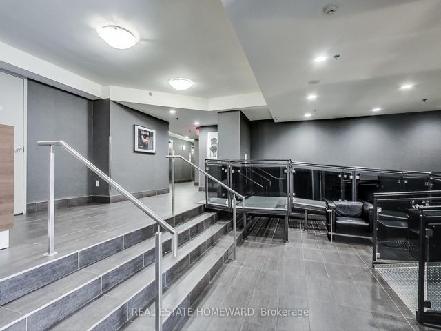 406 - 816 Lansdowne Ave