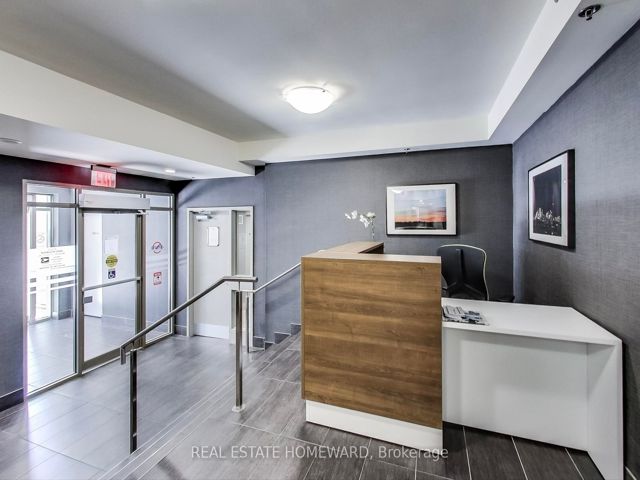 406 - 816 Lansdowne Ave