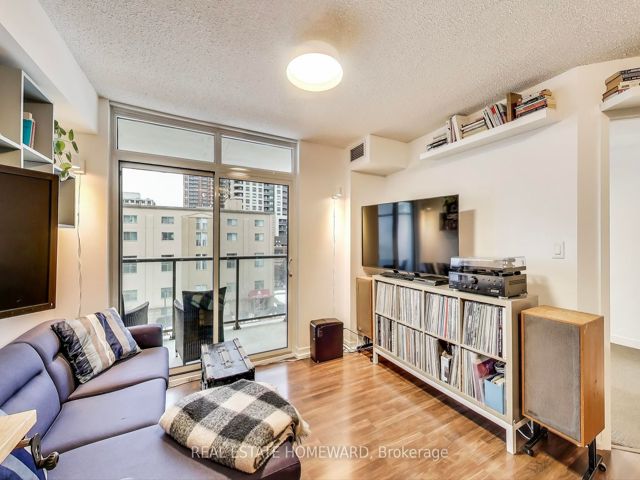 406 - 816 Lansdowne Ave