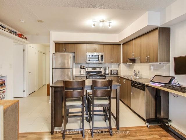 406 - 816 Lansdowne Ave