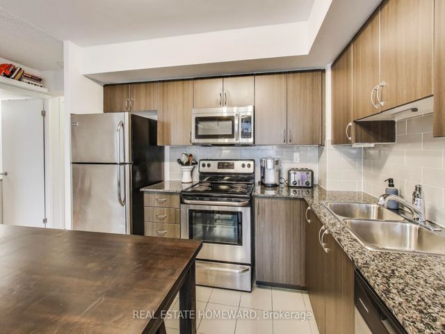 406 - 816 Lansdowne Ave