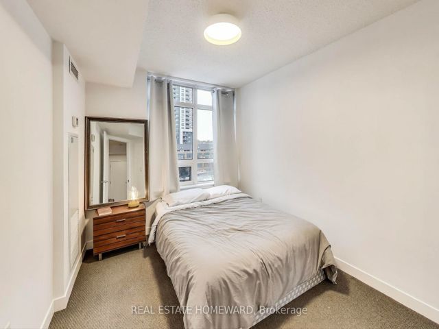 406 - 816 Lansdowne Ave