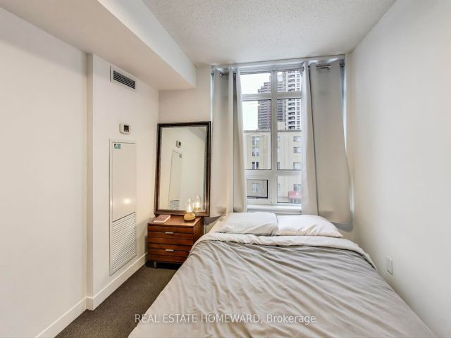 406 - 816 Lansdowne Ave