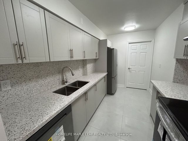 703 - 320 Dixon Rd