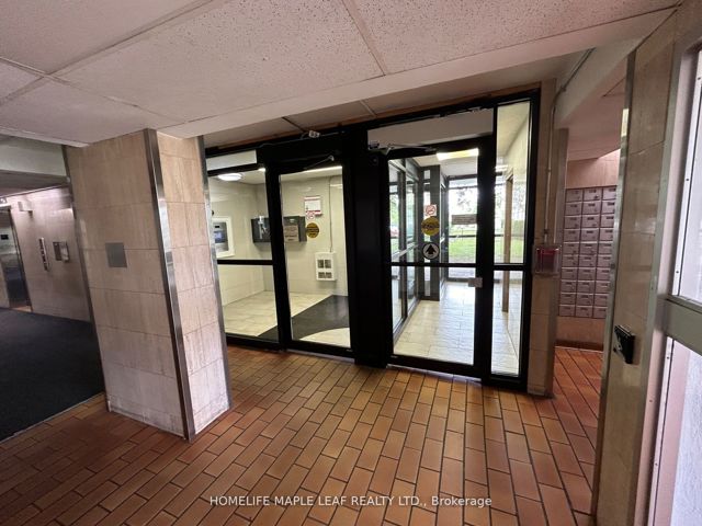 703 - 320 Dixon Rd