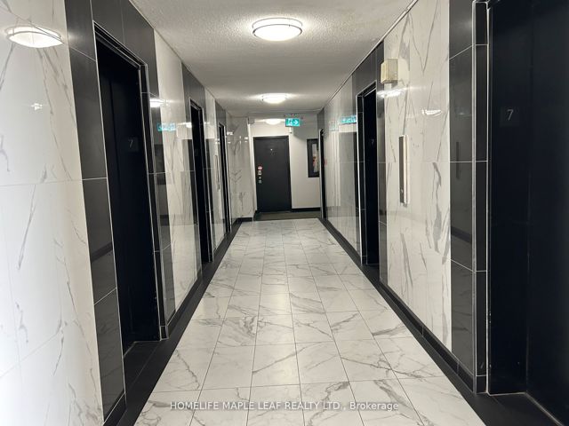 703 - 320 Dixon Rd