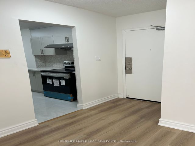 703 - 320 Dixon Rd