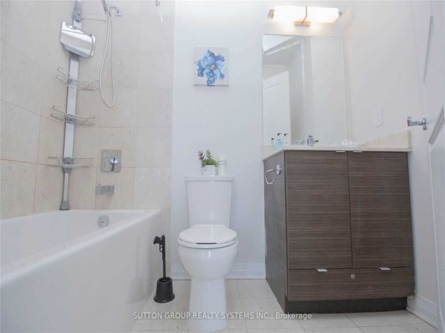 1505 - 59 Annie Craig Dr
