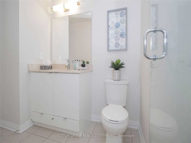 1505 - 59 Annie Craig Dr