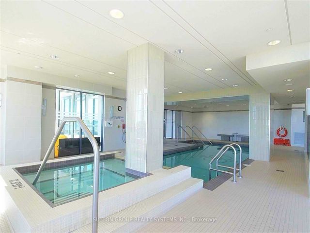 1505 - 59 Annie Craig Dr