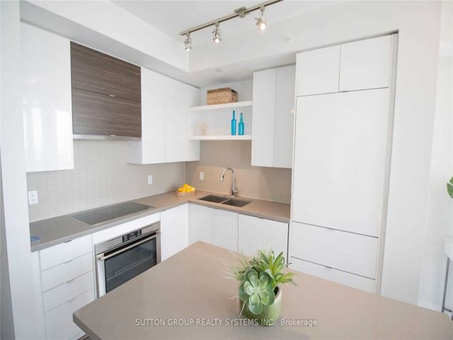 1505 - 59 Annie Craig Dr