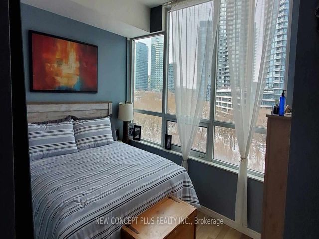 605 - 2230 Lake Shore Blvd W