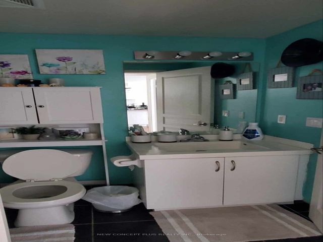 605 - 2230 Lake Shore Blvd W