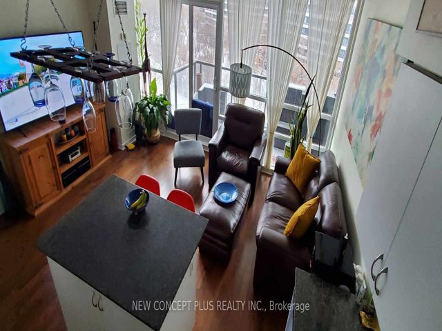 605 - 2230 Lake Shore Blvd W