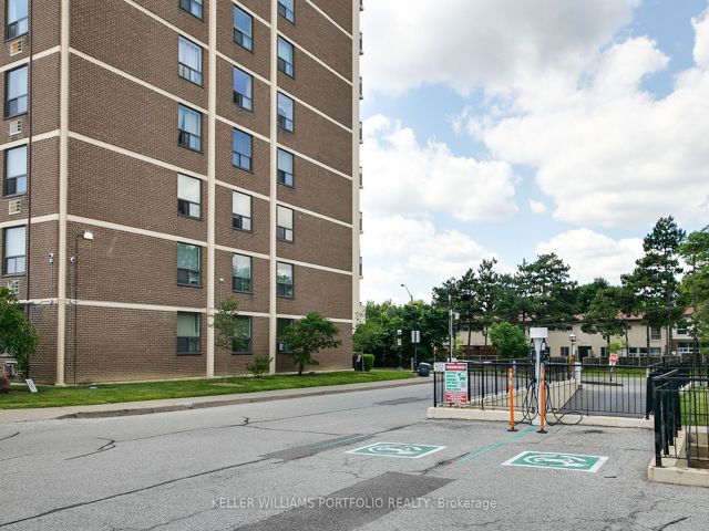 1712 - 511 The West Mall
