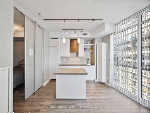 1201 - 59 Annie Craig Dr