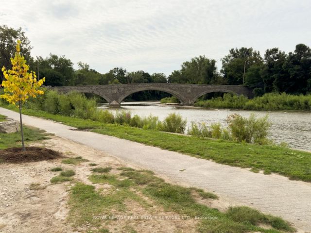 206 - 12 Old Mill Tr