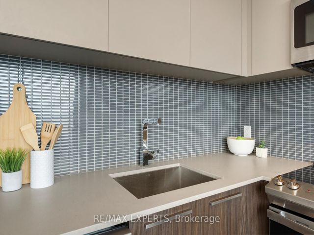 1909 - 20 Brin Dr