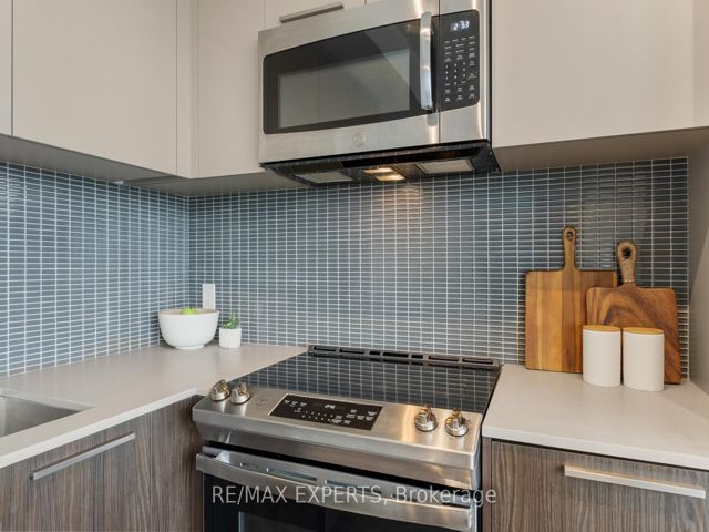 1909 - 20 Brin Dr