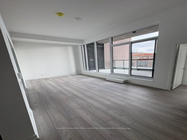 216 - 1182 King St W