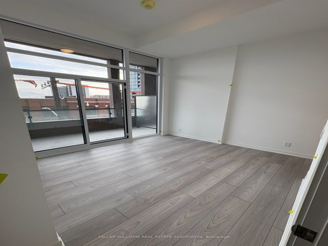 216 - 1182 King St W