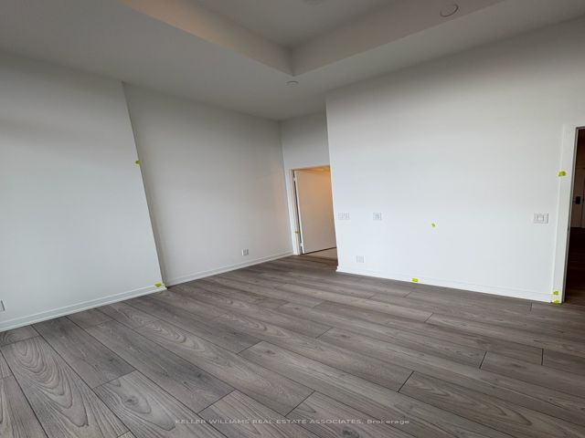 216 - 1182 King St W
