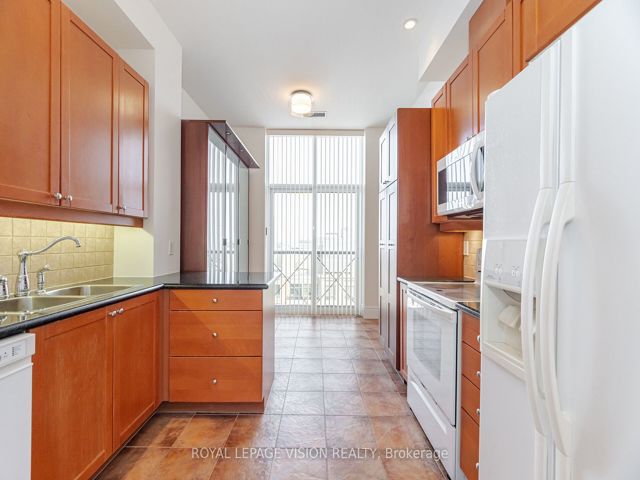 PH20 - 5233 Dundas St W