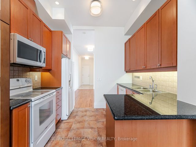 PH20 - 5233 Dundas St W