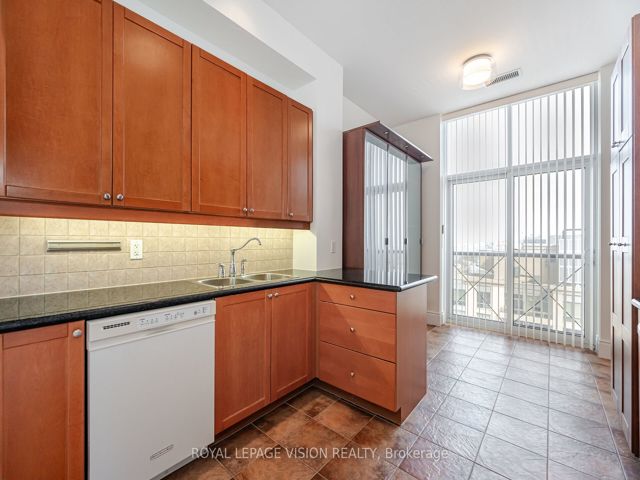PH20 - 5233 Dundas St W