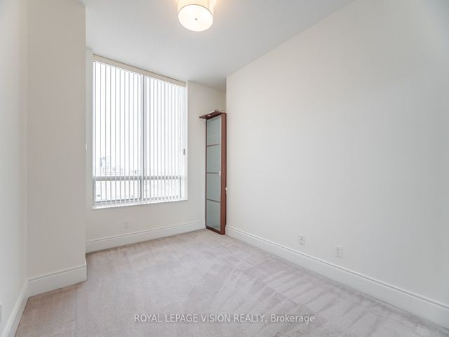 PH20 - 5233 Dundas St W