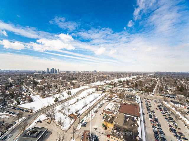 PH20 - 5233 Dundas St W
