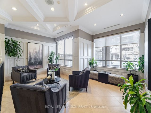 PH20 - 5233 Dundas St W