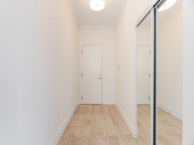 PH20 - 5233 Dundas St W