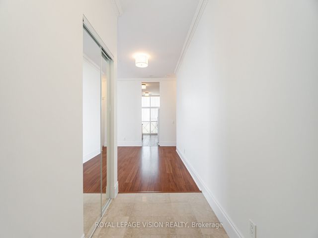 PH20 - 5233 Dundas St W