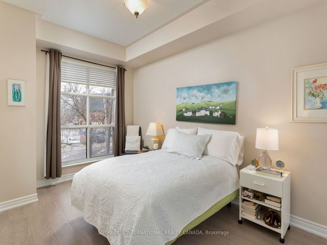 207 - 3085 Bloor St W