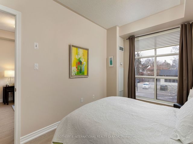 207 - 3085 Bloor St W